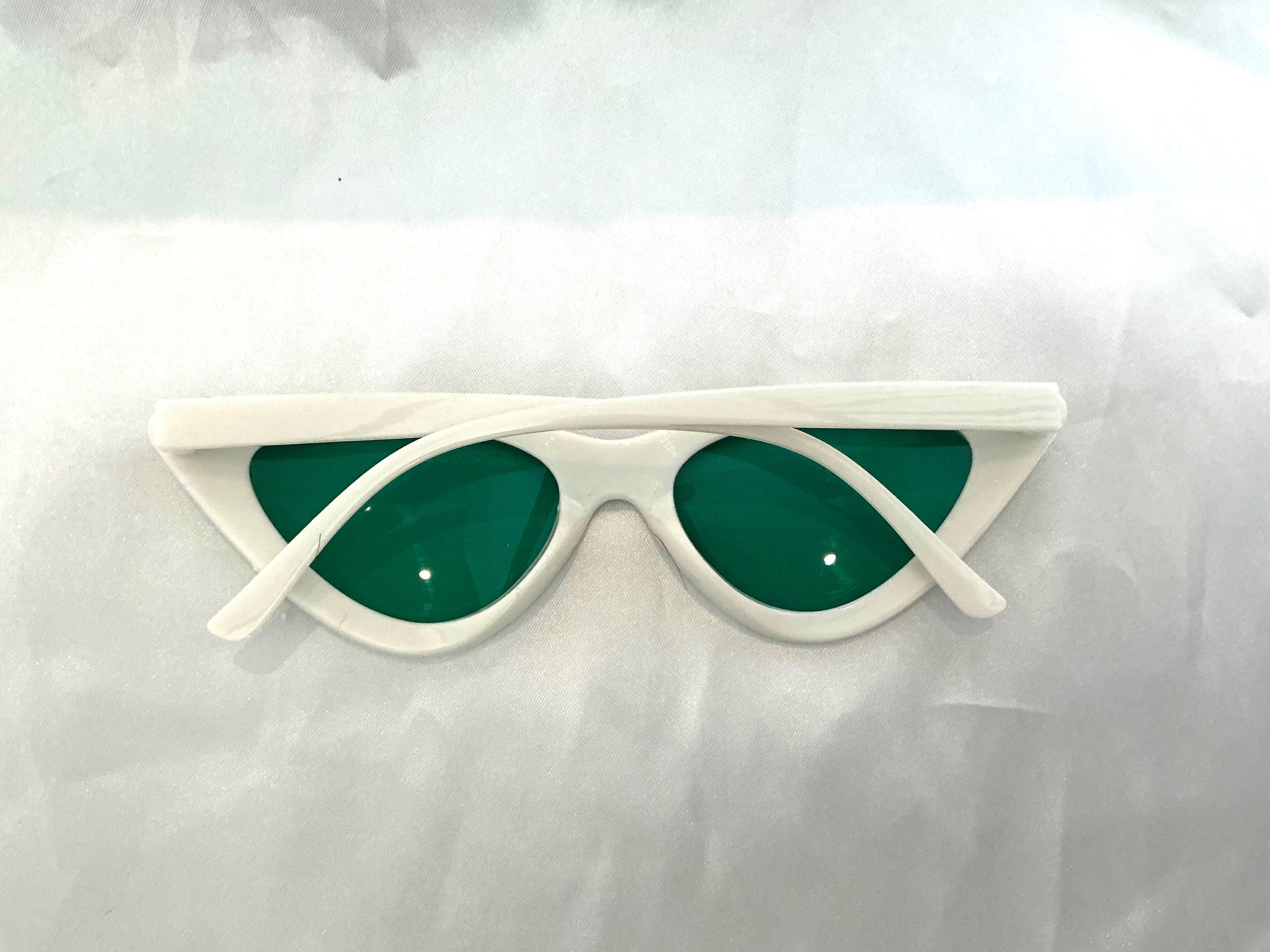 Vintage Cat Eye Sunglasses: Swarovski Crystal Embellished  display picture 3