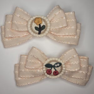 Beautiful hair bow for women and girls! Fashion, chic and classic!