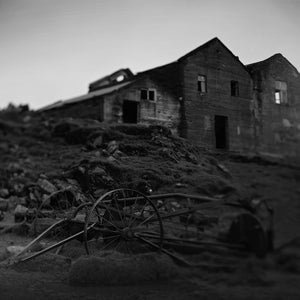 Schwarzweißdruck: Island Bauernhaus, Silbergelatinedruck mit Rahmen, Wanddekor