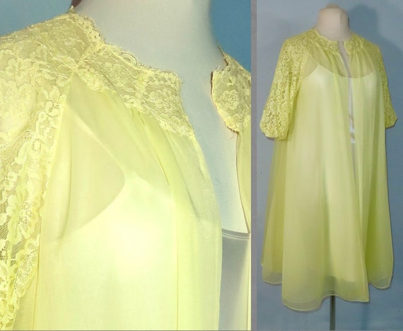 1950s Yellow Robe Vintage Nightwear Loungewear Pe… - image 3