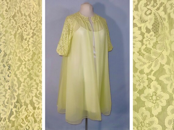 1950s Yellow Robe Vintage Nightwear Loungewear Pe… - image 1