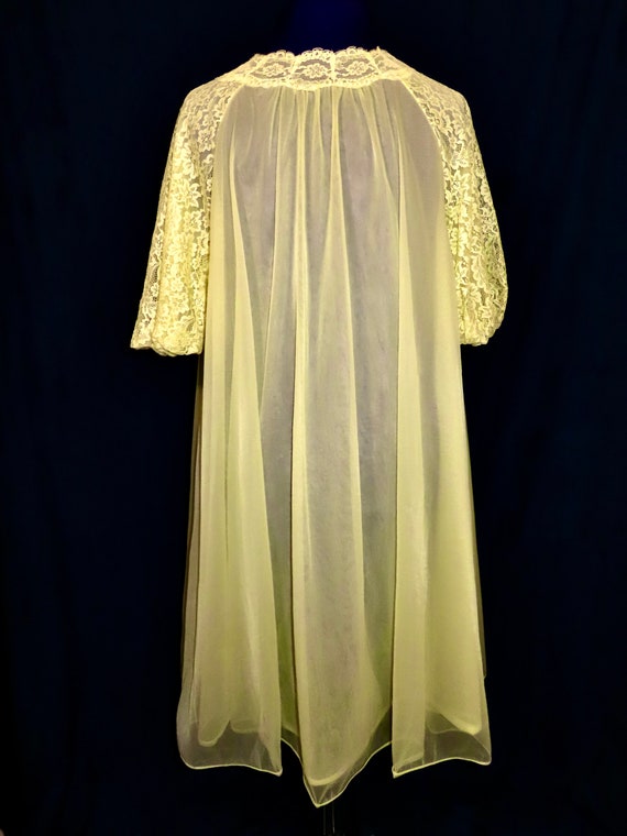 1950s Yellow Robe Vintage Nightwear Loungewear Pe… - image 9