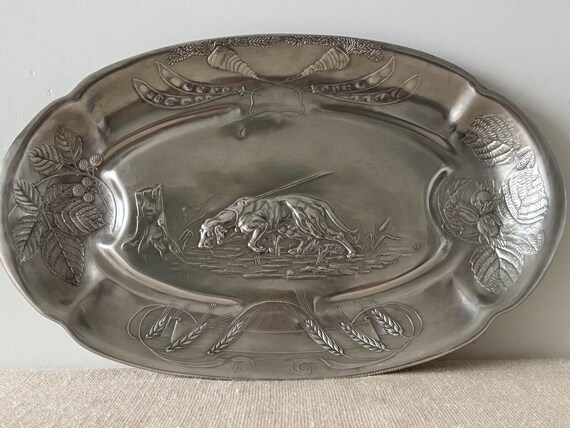 Antique Art Nouveau pewter Platter with Hunting Dog Austrian 95% zinn