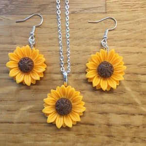 Sunflower earrings and necklace set