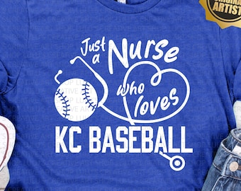 Enfermera que ama el béisbol de KC svg-png-Enfermera de béisbol de KC svg-Enfermera de KC svg-Enfermera de Kansas City-Crown Town-Bobby Witt Jr-Salvy svg-Jugando a la pelota