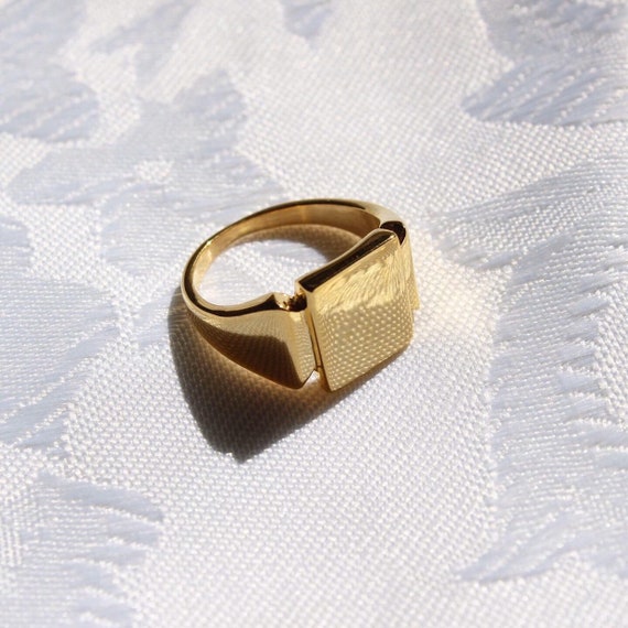 Womens Mens Jewellery Mens Rings Dheygere Signet Ring in Gold Metallic 