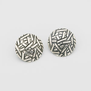 Round earrings with organic lines - Sterling silver