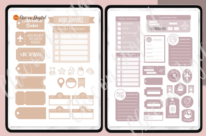 Pode incluir: Um conjunto de adesivos digitais imprim&iacute;veis para viajantes. Os adesivos s&atilde;o em um esquema de cores marrom claro e rosa e apresentam &iacute;cones e texto com tema de viagens, como "Bon Voyage", "A jornada come&ccedil;a aqui", "Boa viagem" e "Roteiro de viagem".
