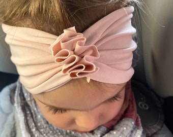 Flower headband in pale pink