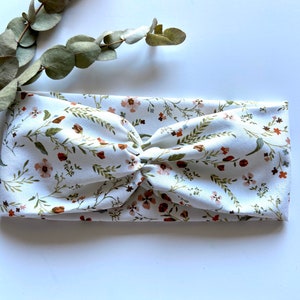 Hairband in white floral pattern image 2