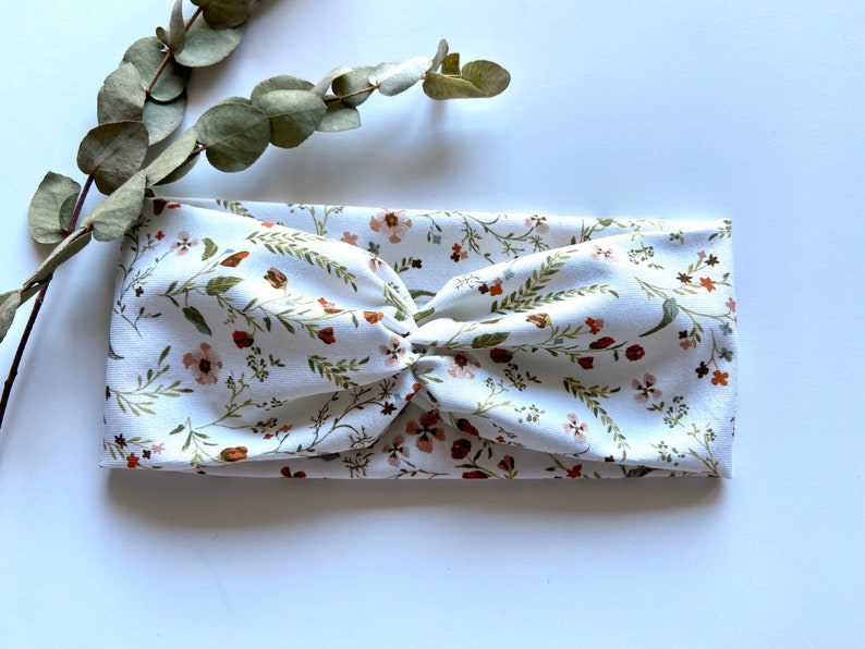 Hairband in white floral pattern image 2