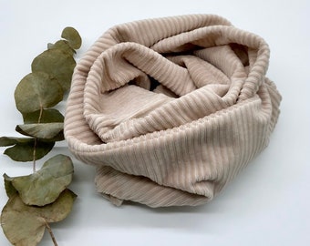 Loop scarf XXL in corduroy, double wrapped in cream