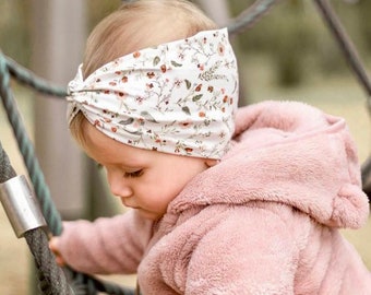 Hairband in white floral pattern