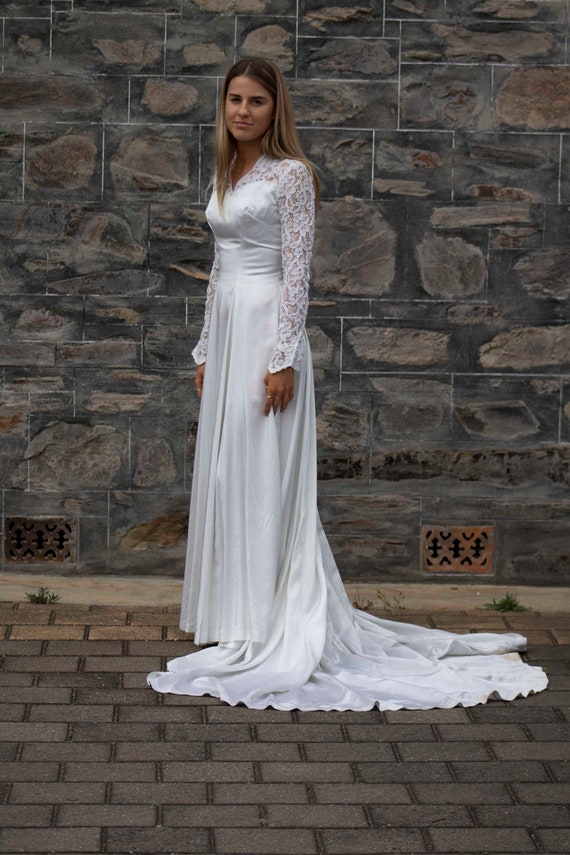 Beautiful 1940s original vintage wedding gown 'Sop