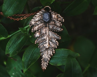 Real fern leaf and raw Sapphire  necklace, Fern copper electroformed pendant, Crystal large fern leaf witchy necklace, Nature fern jewelry