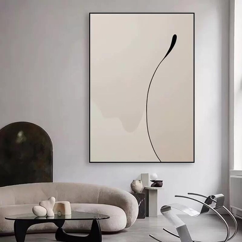 Puede incluir: Impresi&oacute;n de arte abstracto con una l&iacute;nea negra sobre fondo blanco. La l&iacute;nea se curva y forma una forma que se asemeja a una flor.
