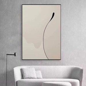 Puede incluir: Impresi&oacute;n de arte abstracto con una sola l&iacute;nea negra que se curva sobre un fondo beige claro.