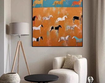 抽象的な走る馬の絵画：オレンジ色のミニマリストの額入りキャンバス