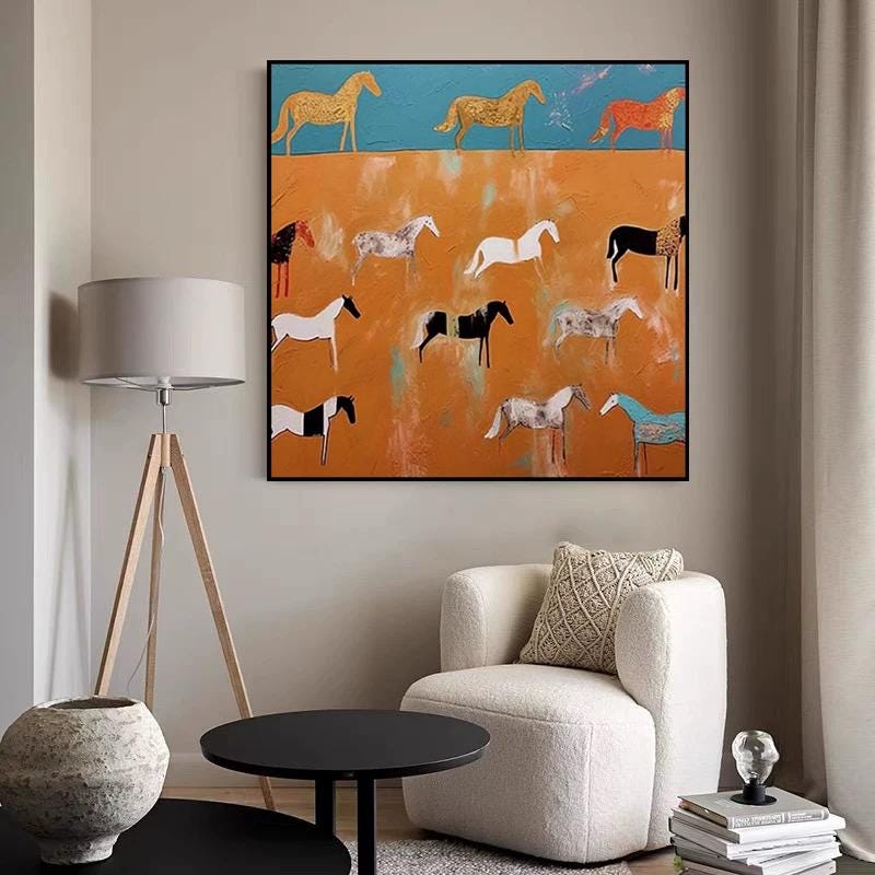 抽象的な走る馬の絵画：オレンジ色のミニマリストの額入りキャンバス