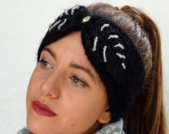 Crochet warm headband with floral details in black (ear warmer)