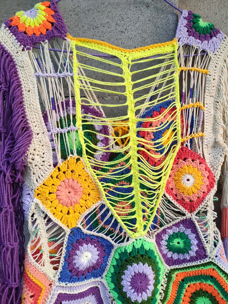 Robe trapue colorée au crochet unique en son genre image 8
