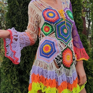 Robe trapue colorée au crochet unique en son genre image 3