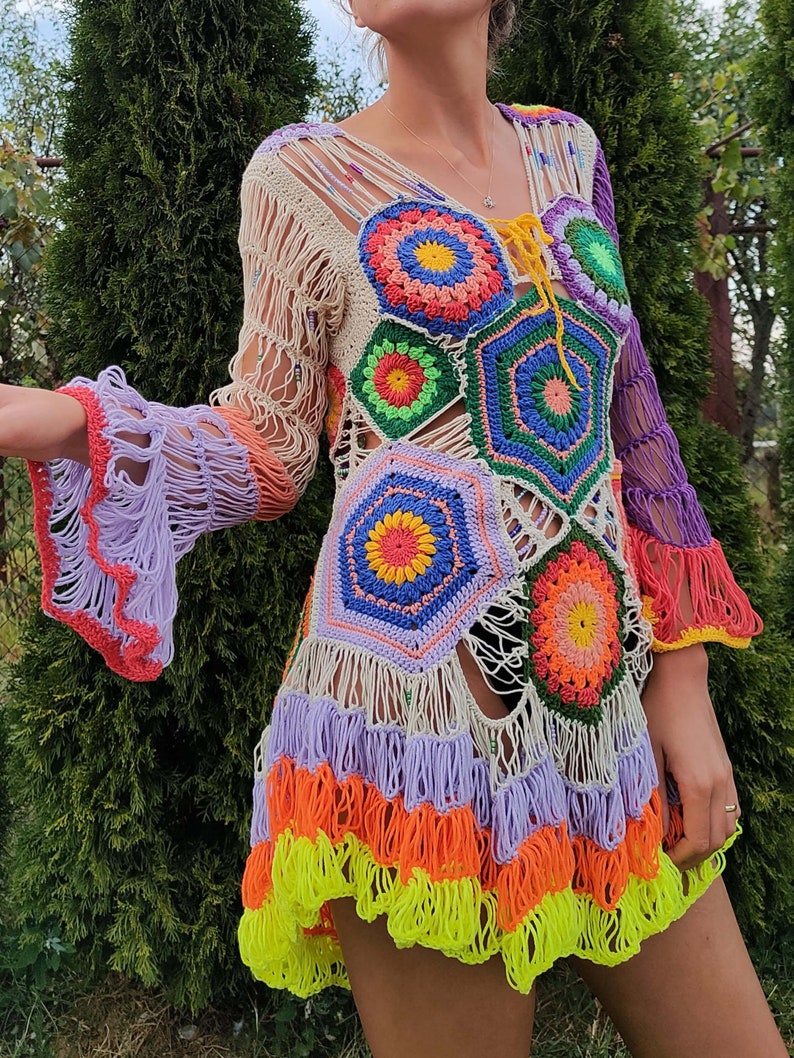 Robe trapue colorée au crochet unique en son genre image 3