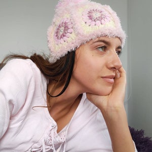 Designer Granny's square beanie hat in baby pink and white image 3