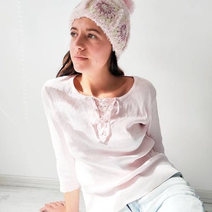 Designer Granny's square beanie hat in baby pink and white image 2