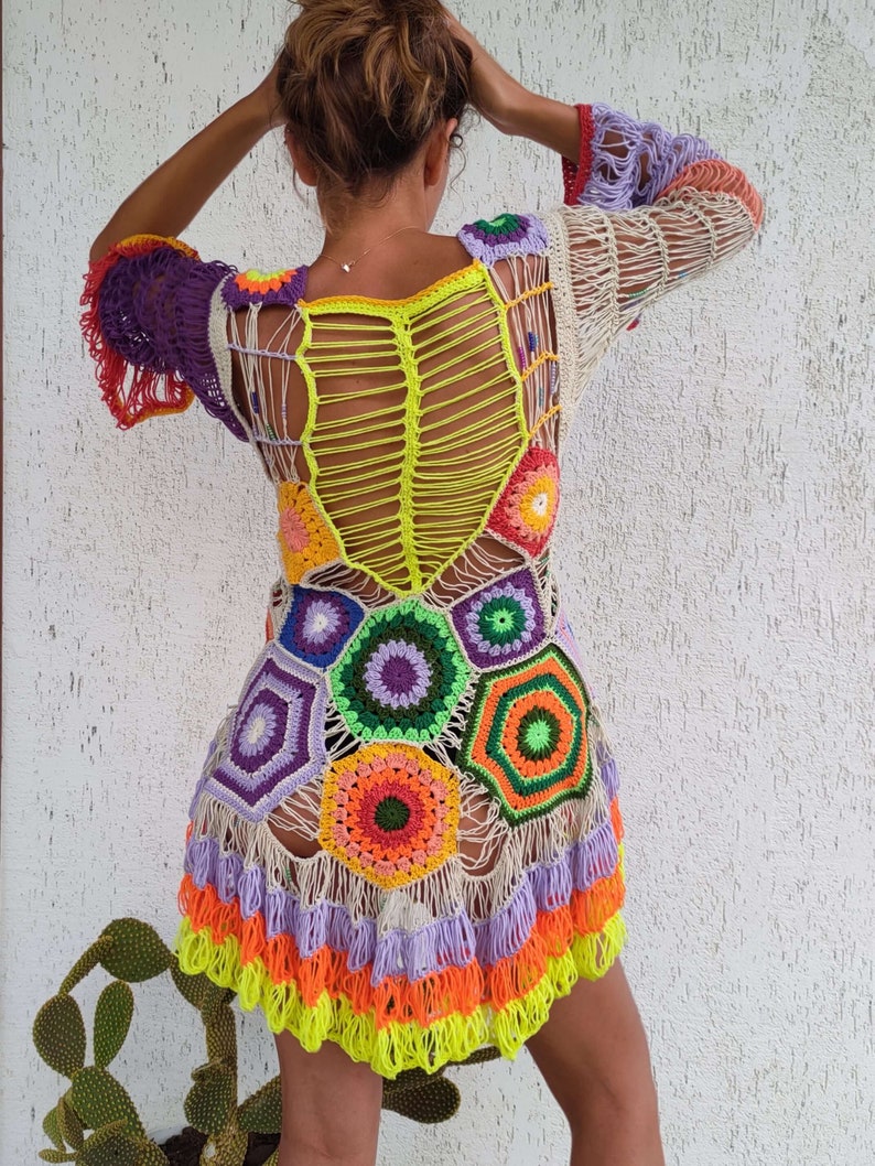 Robe trapue colorée au crochet unique en son genre image 5