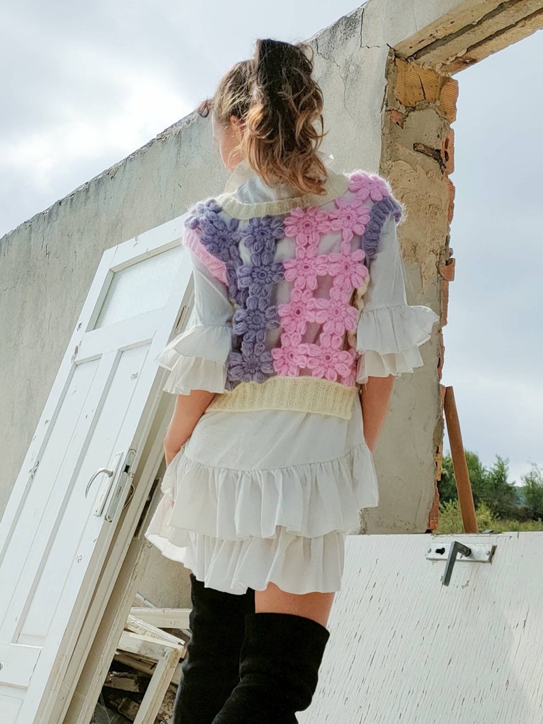 Crochet knit Vneck flower vest, crochet sweater image 8
