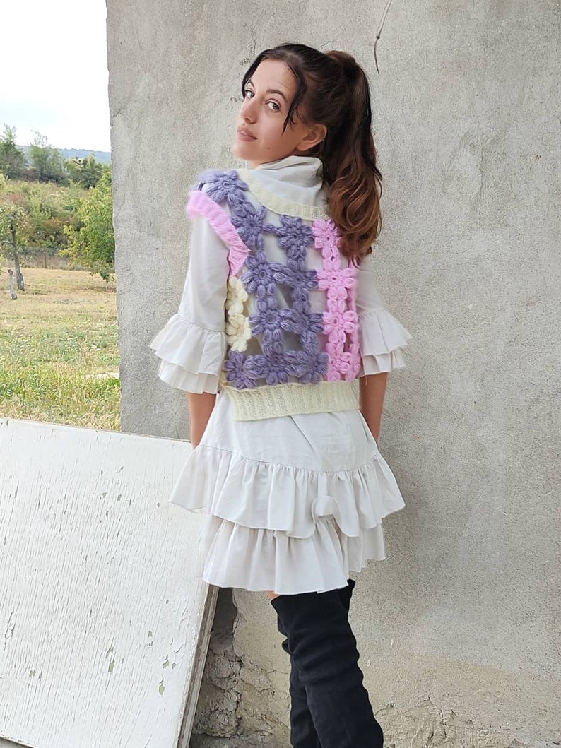 Crochet knit Vneck flower vest, crochet sweater image 3