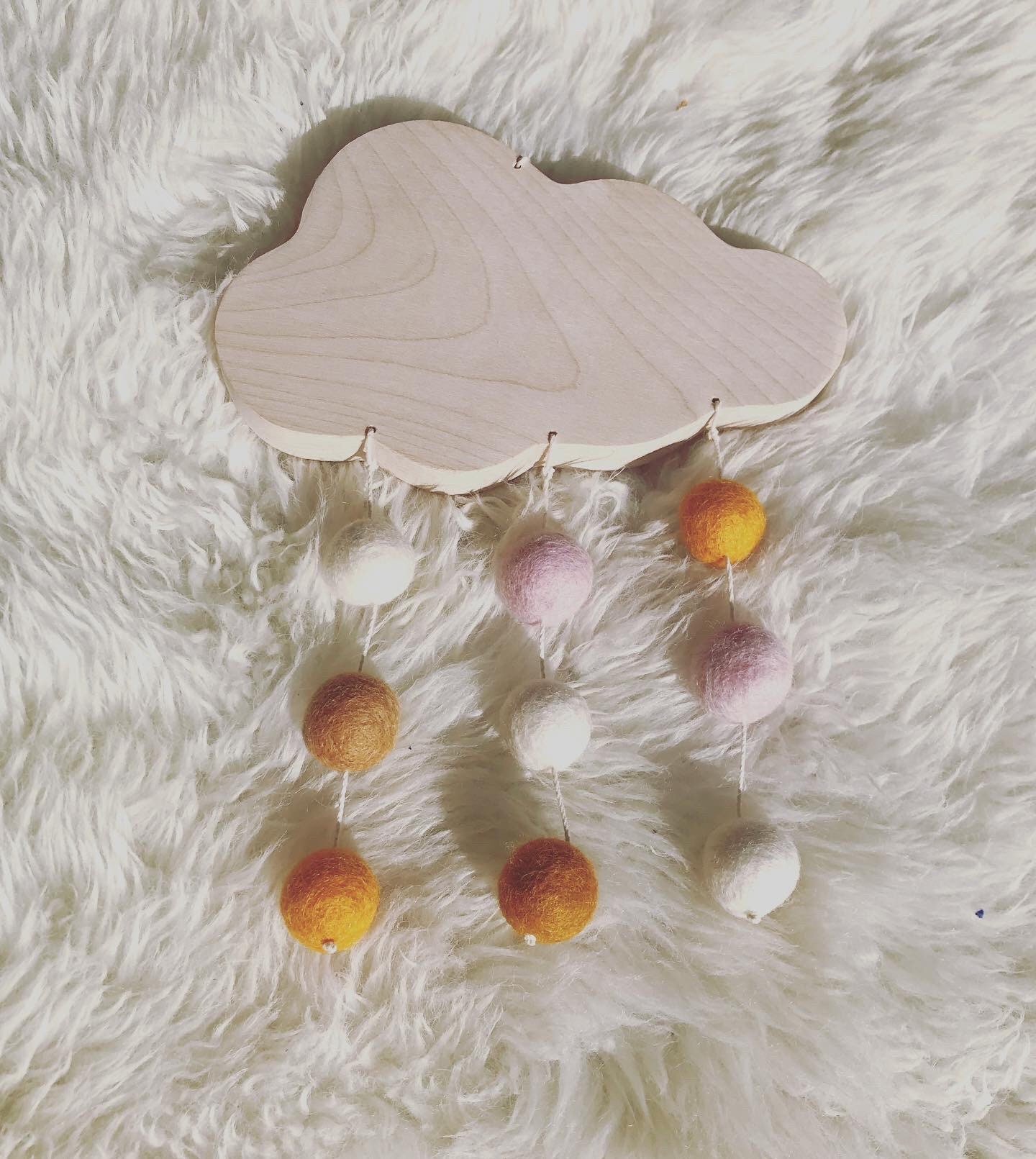 Suspension Nuage en Bois, Boules de Laine Feutrée Rose, Blanches, Brunes, Jaune.décoration Murale Ch