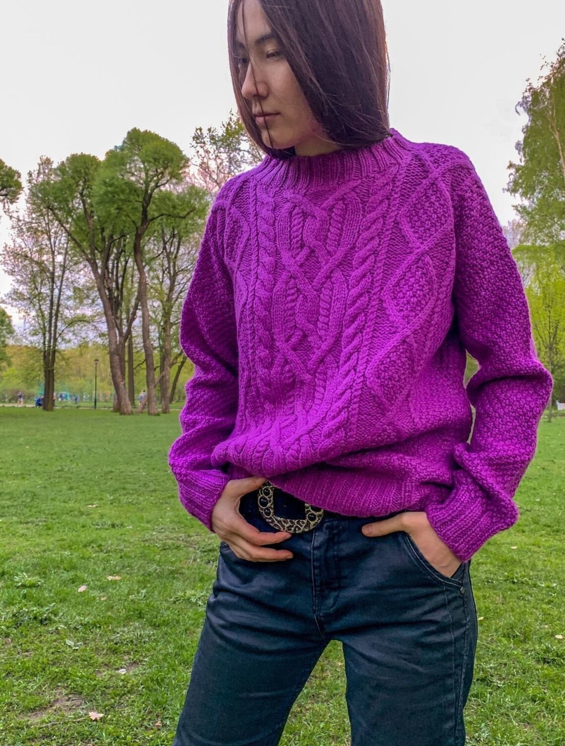 Фиолетовый свитер