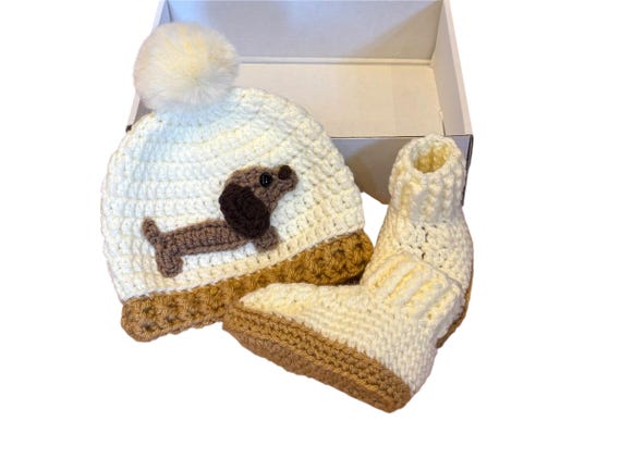 Daschund PomPom hat and booties set