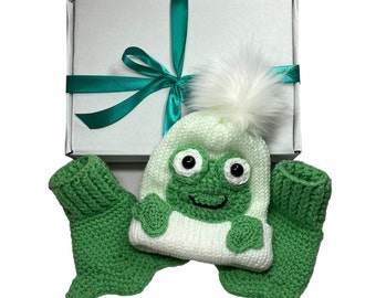 Frog Pom Pom hat, Frog hat and booties set, Frog gift for baby boy, Frog gift for baby girl,Baby frog  Pom Pom hat and booties set