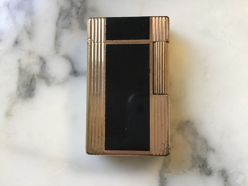 Nice vintage S T DuPont Ligne 2 pocket lighter.