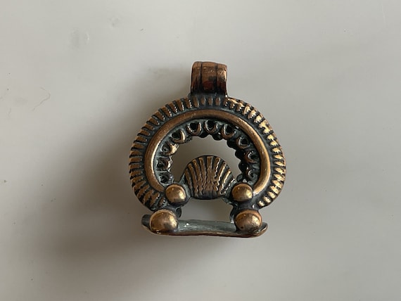 美しいジョージアン様式のブロンズ製腕時計用ホルダーまたはシール