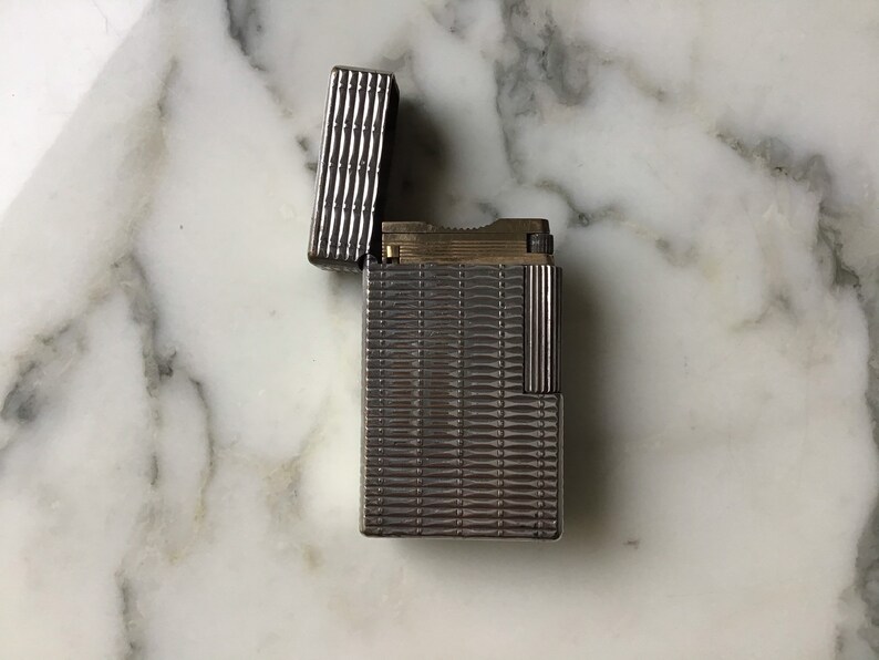 Nice vintage S T DuPont Ligne 2 pocket lighter.