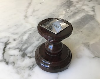 Eine prächtige spätviktorianische Miniatur aus Hartstein und silberner Sonnenuhr-Schreibtischverzierung.