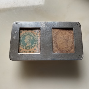 Ein entzückender spät-viktorianischer gepunzter silberner Doppelstempel-Schreibtischspender.