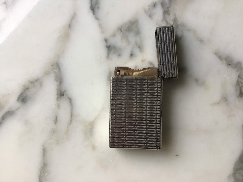 Nice vintage S T DuPont Ligne 2 pocket lighter.