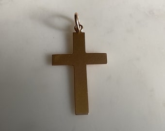 An elegant Edwardian 15 carat gold cross pendant.