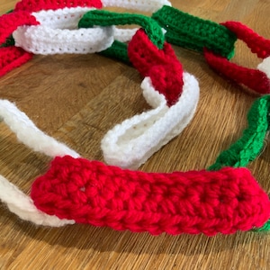 Christmas un paper chain garland - Christmas decoration - Christmas wall hanging - Christmas bunting - red white and green paper chains