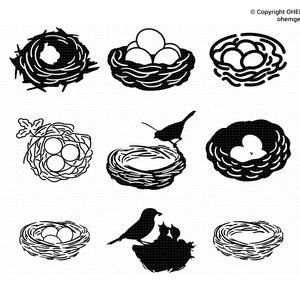 Puede incluir: Un conjunto de nueve ilustraciones en silueta en blanco y negro de nidos de pájaros con huevos. Algunos nidos tienen un pájaro o una rama de hojas.