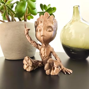 Soporte para plantas de aire Moody Groot / Maceta y estante de escritorio decorativo / Guardianes de la Galaxia Marvel / Soporte para plantas pequeñas y grandes Planta de aire con suculentas