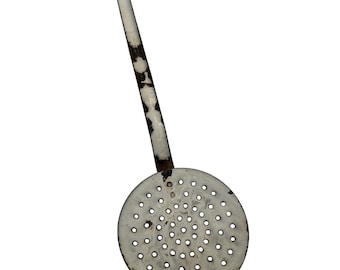 Cuchara ranurada de metal esmaltada, esmalte blanco antiguo, 13,75"