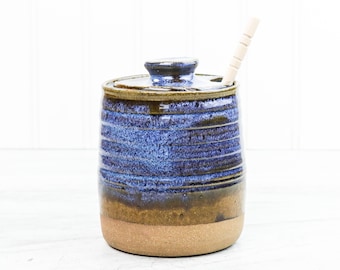 Tarro de miel de cerámica hecha a mano: Esmalte marrón y azul intenso, 16 oz