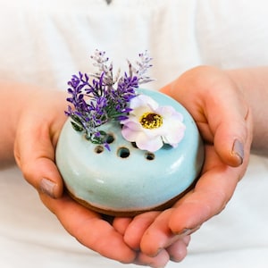 Handmade Stoneware Flower Frog Vase: Ceramic Pottery, Dried/Fresh Flowers