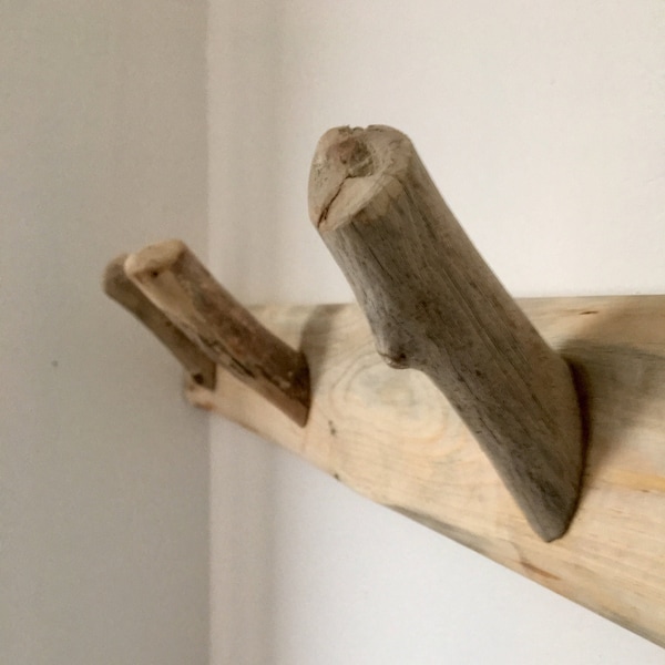Wall-mounted coat rack from recycled pallet wood and driftwood